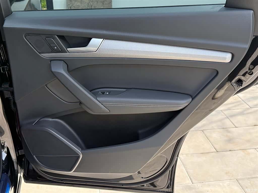 Audi Q5L, 2022 10