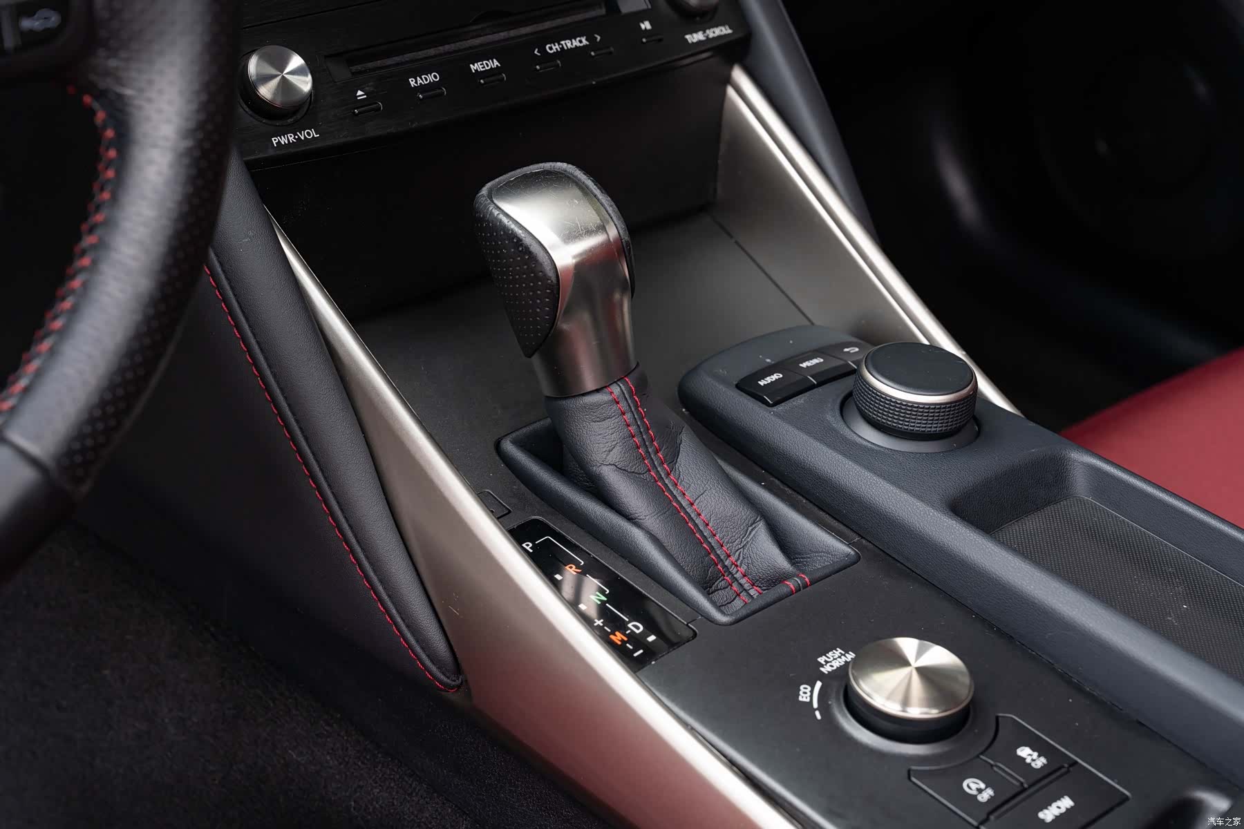 Lexus IS, 2017 15