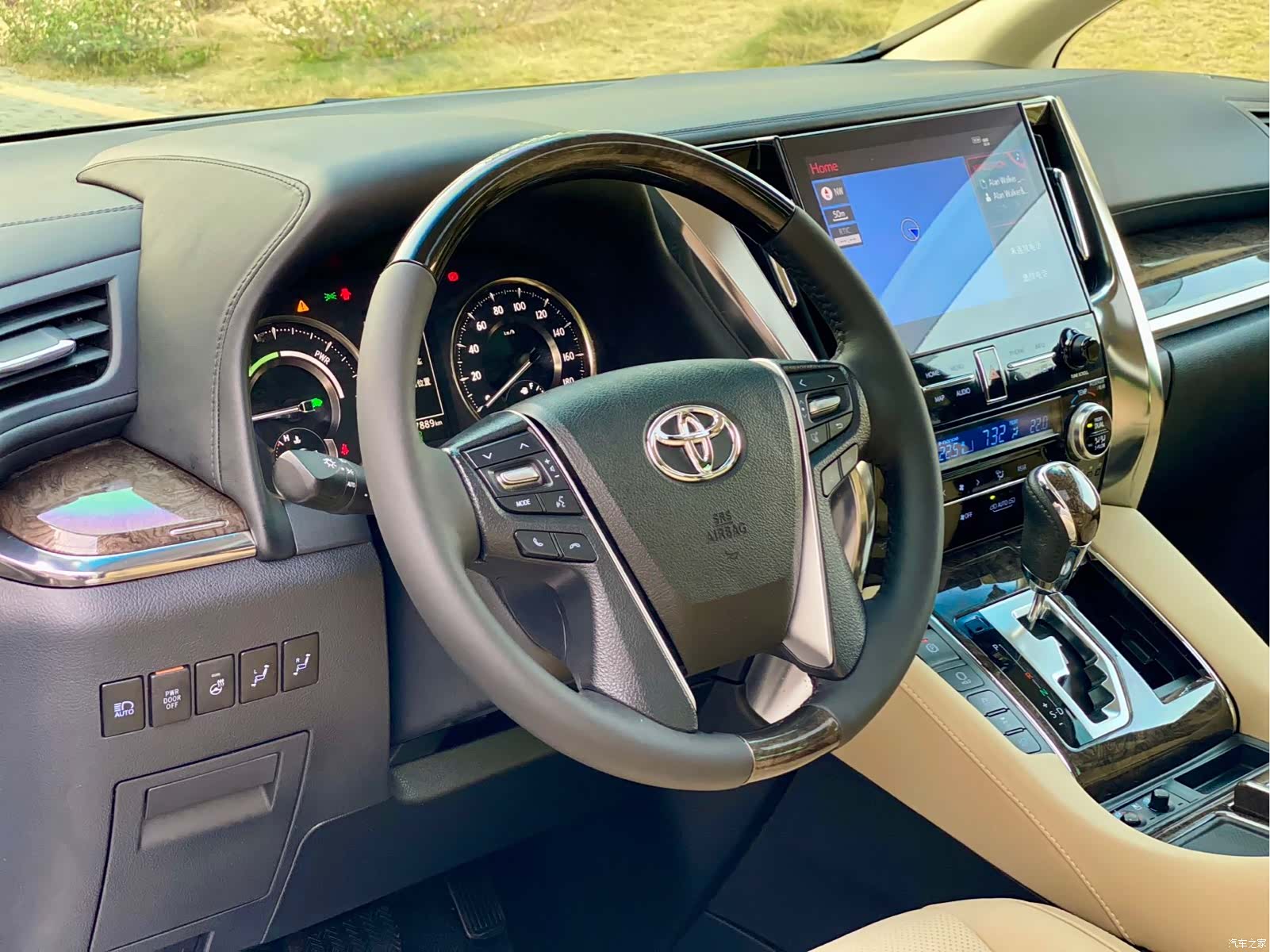 Toyota Vellfire, 2020 11