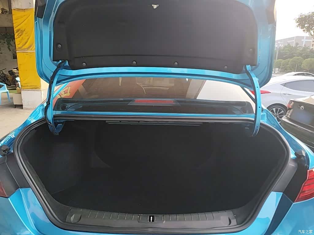 Geely Binray, 2022 19