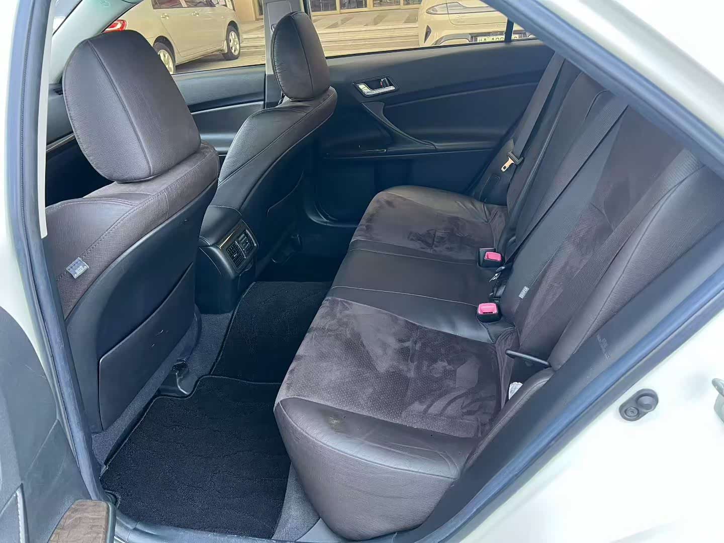 Toyota 2.5V, 2015 6