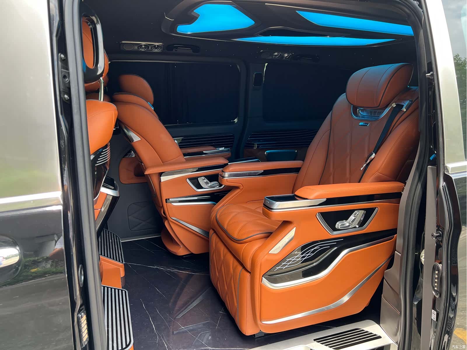 Mercedes-Benz 7, 2024 9