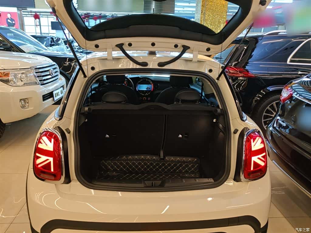 Mini ONE, 2022 19