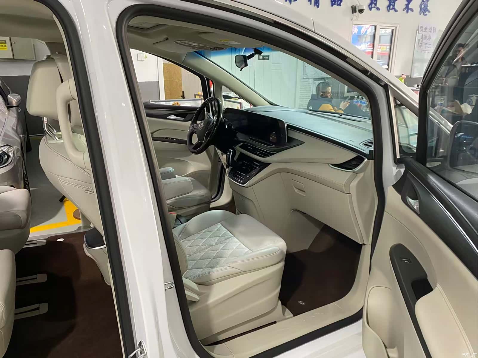 Buick GL8, 2023 7