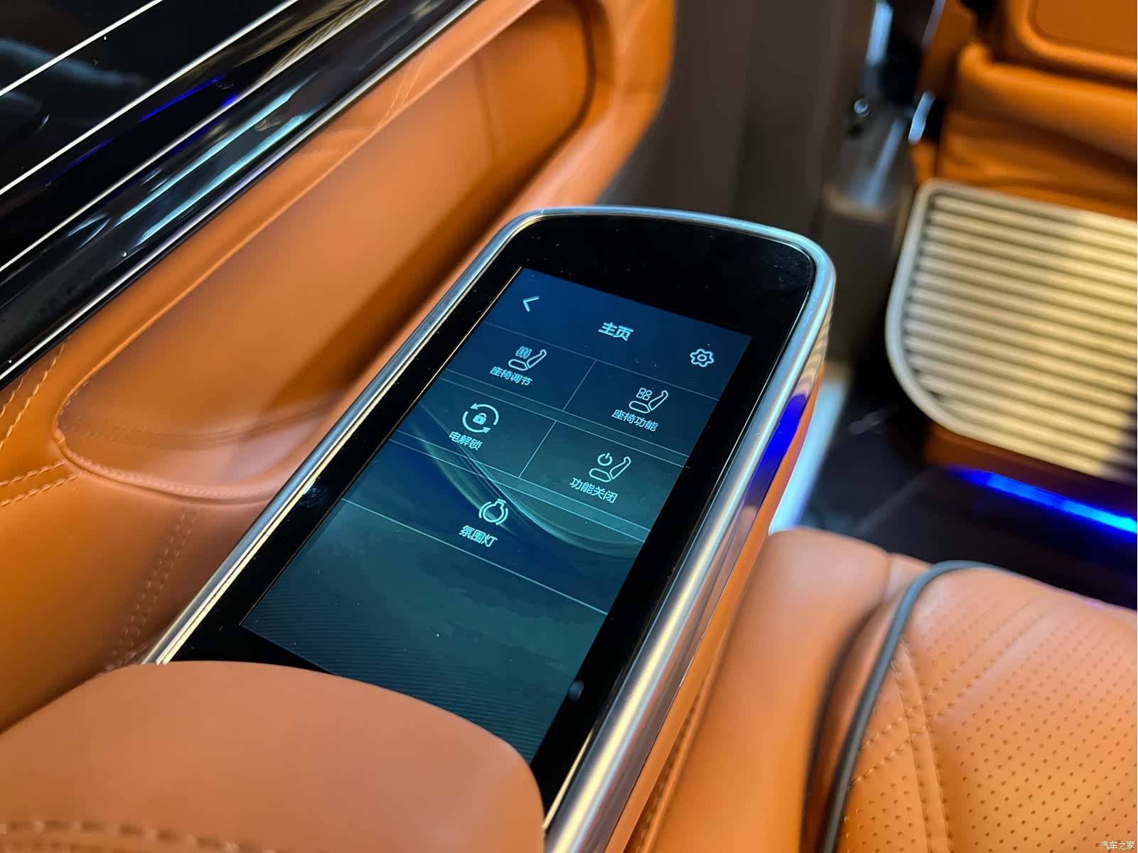 Mercedes-Benz 7, 2024 15