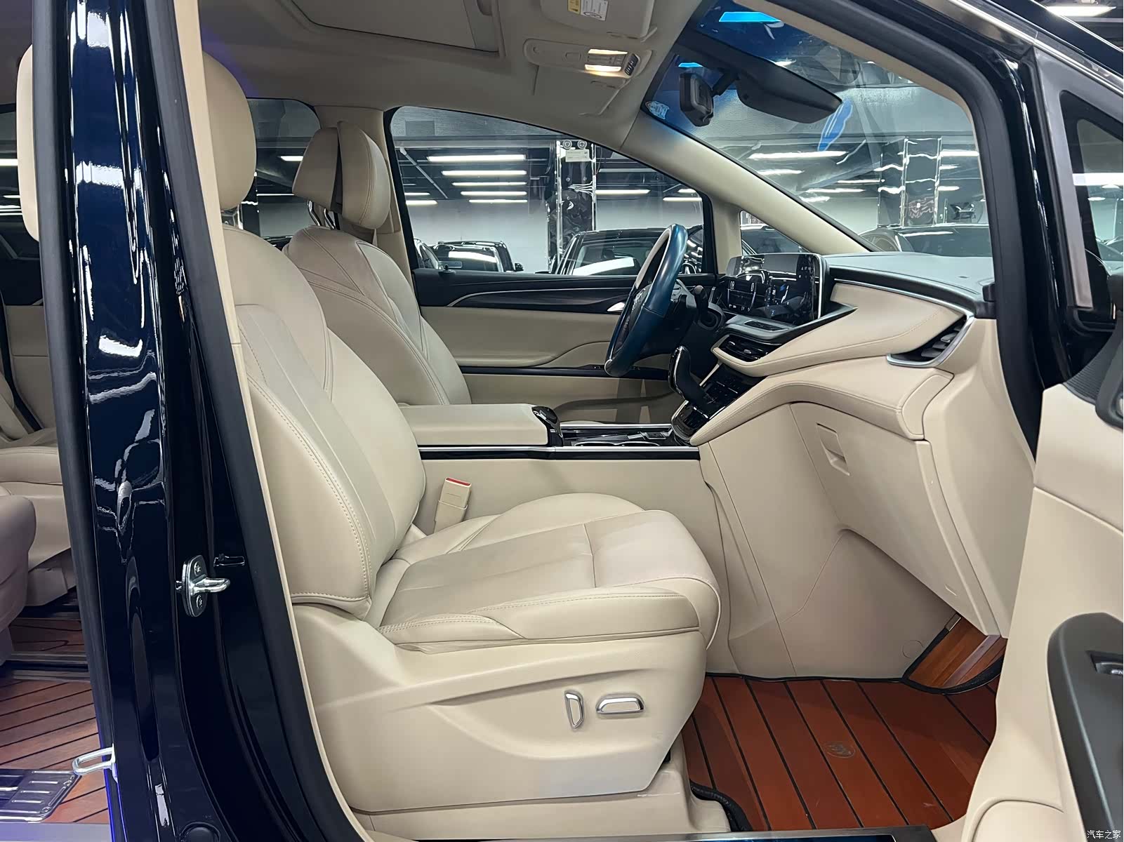 Buick GL8, 2023 3