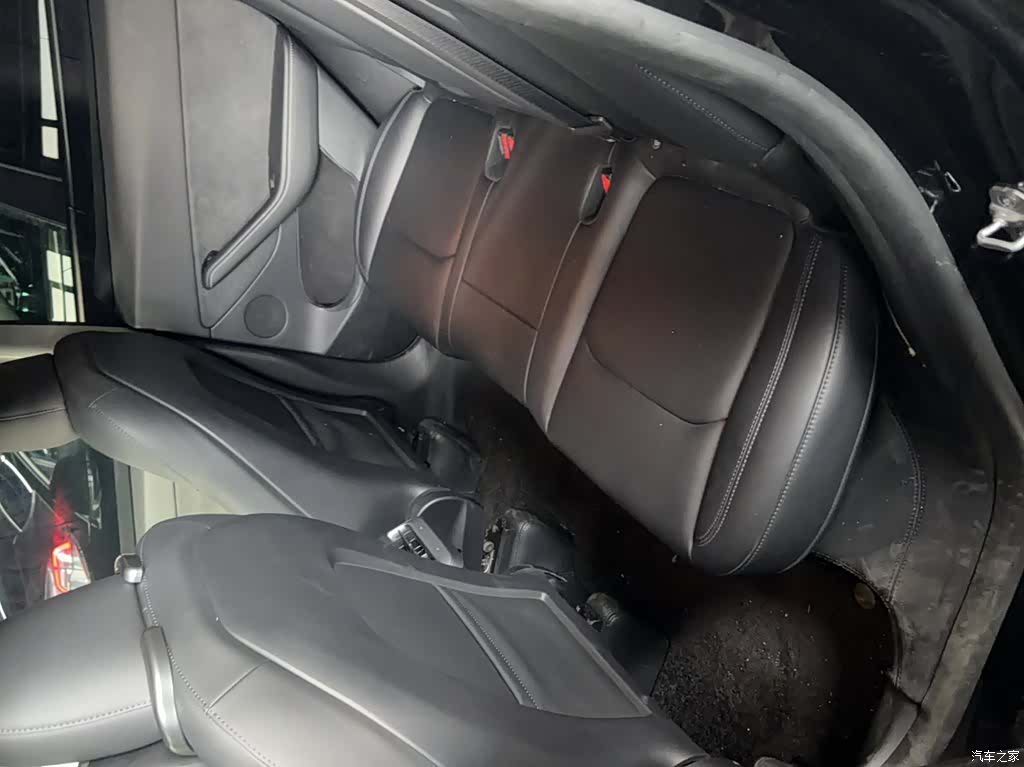 Tesla Model Y, 2024 19