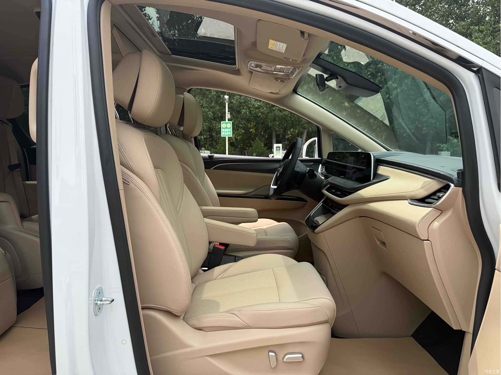 Buick GL8, 2025 16