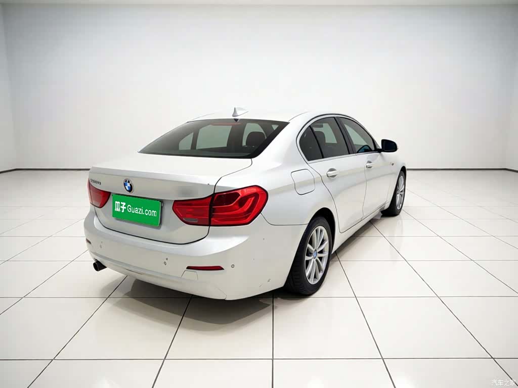 BMW 1 Series, 2019 все фото