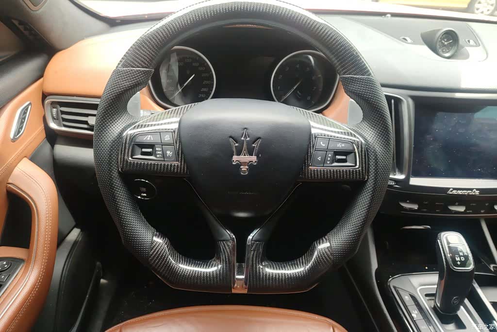 Maserati Levante, 2017 15