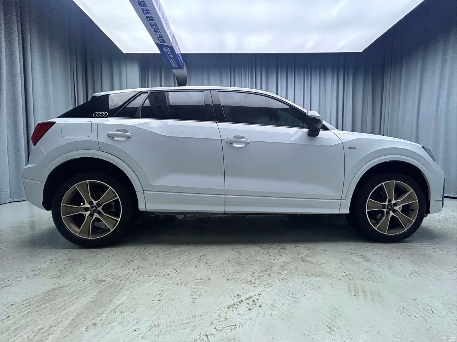 Audi Q2L, 2022 все фото