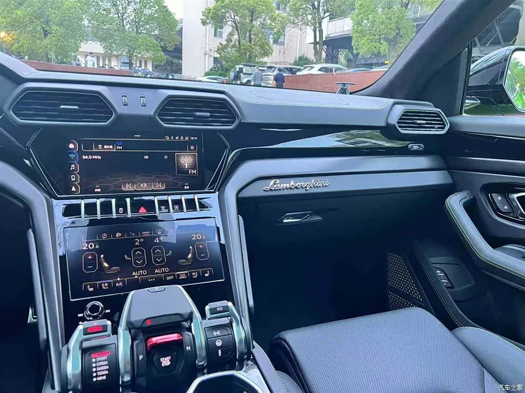 Lamborghini Urus, 2022 7