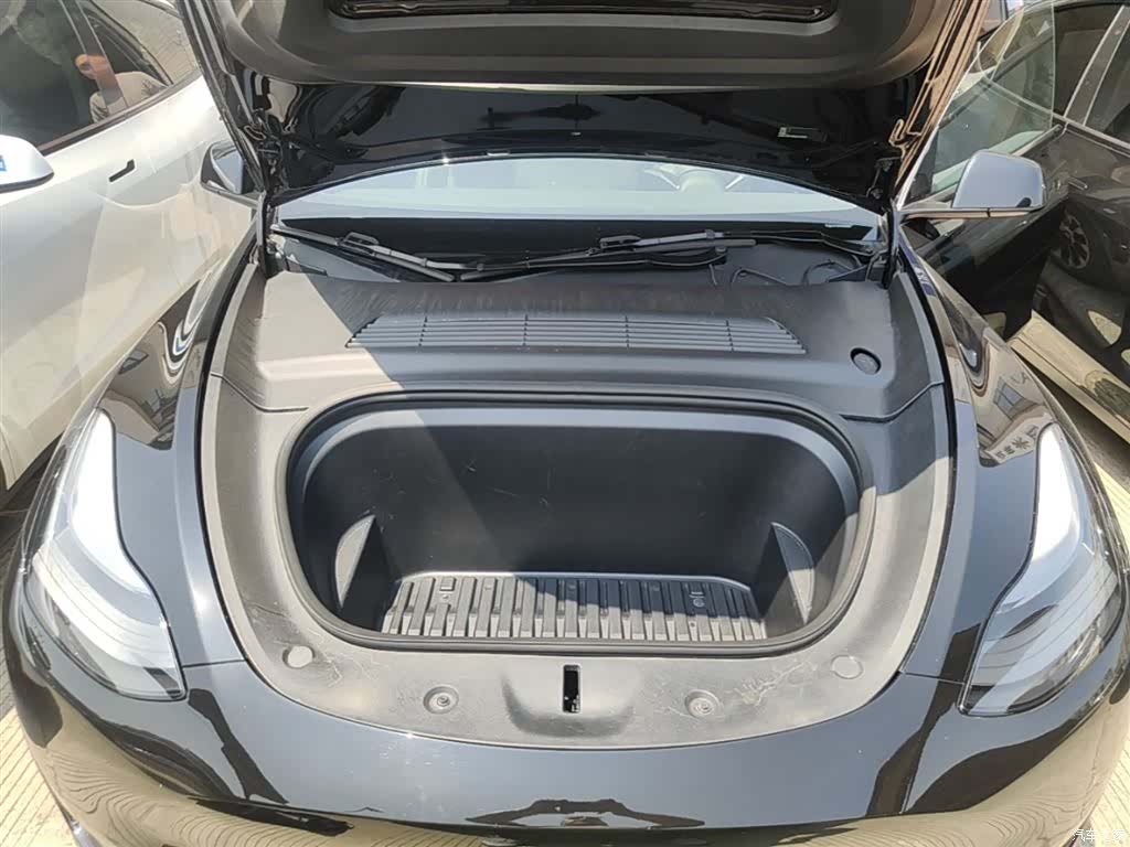 Tesla Model Y, 2022 20