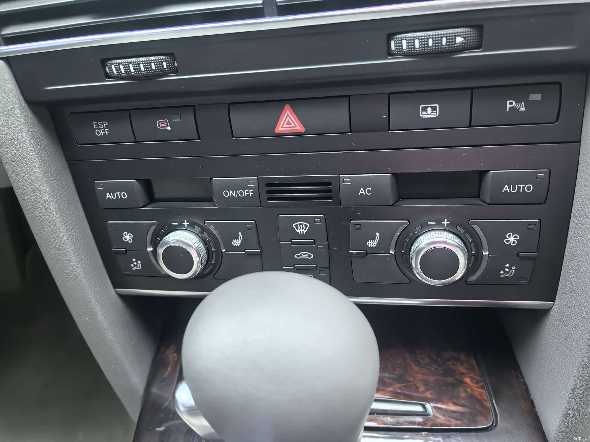 Audi A6L, 2011 10