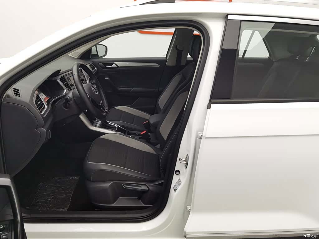 Volkswagen T-ROC, 2020 10