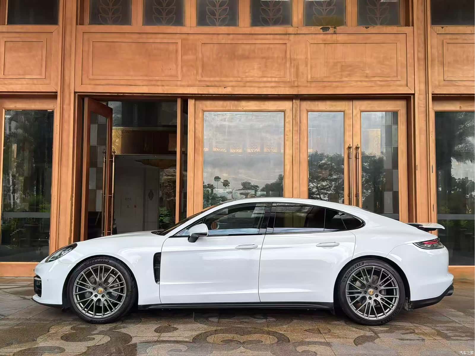 Porsche Panamera, 2024 все фото