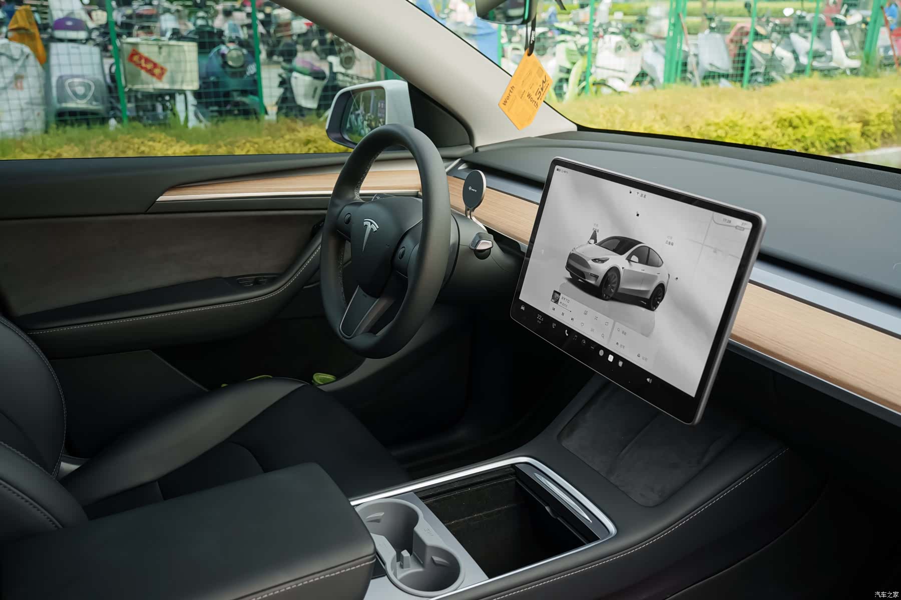 Tesla Model Y, 2022 13