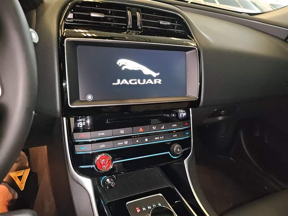 Jaguar XEL Jaguar XEL