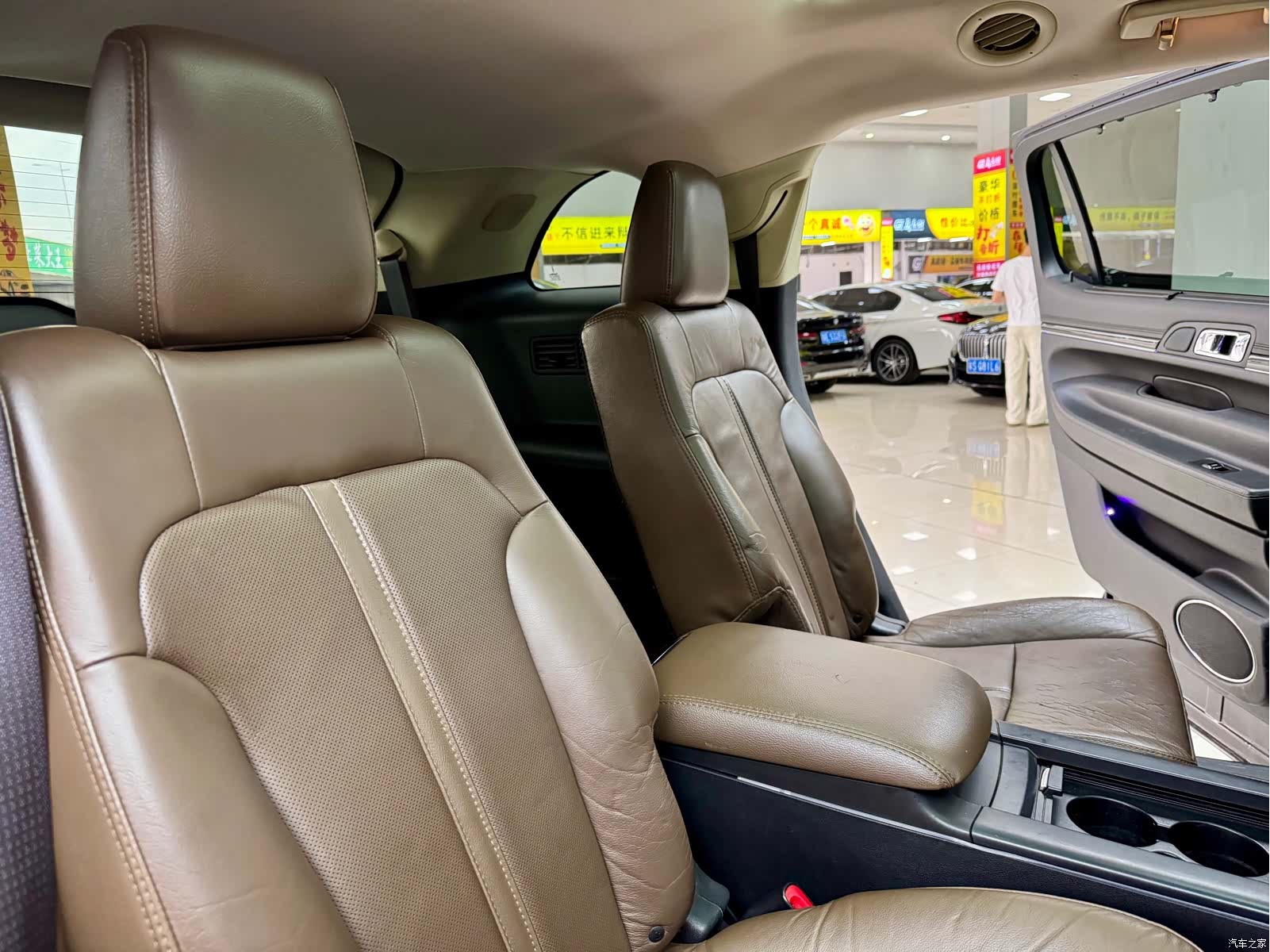 Lincoln MKT, 2014 11