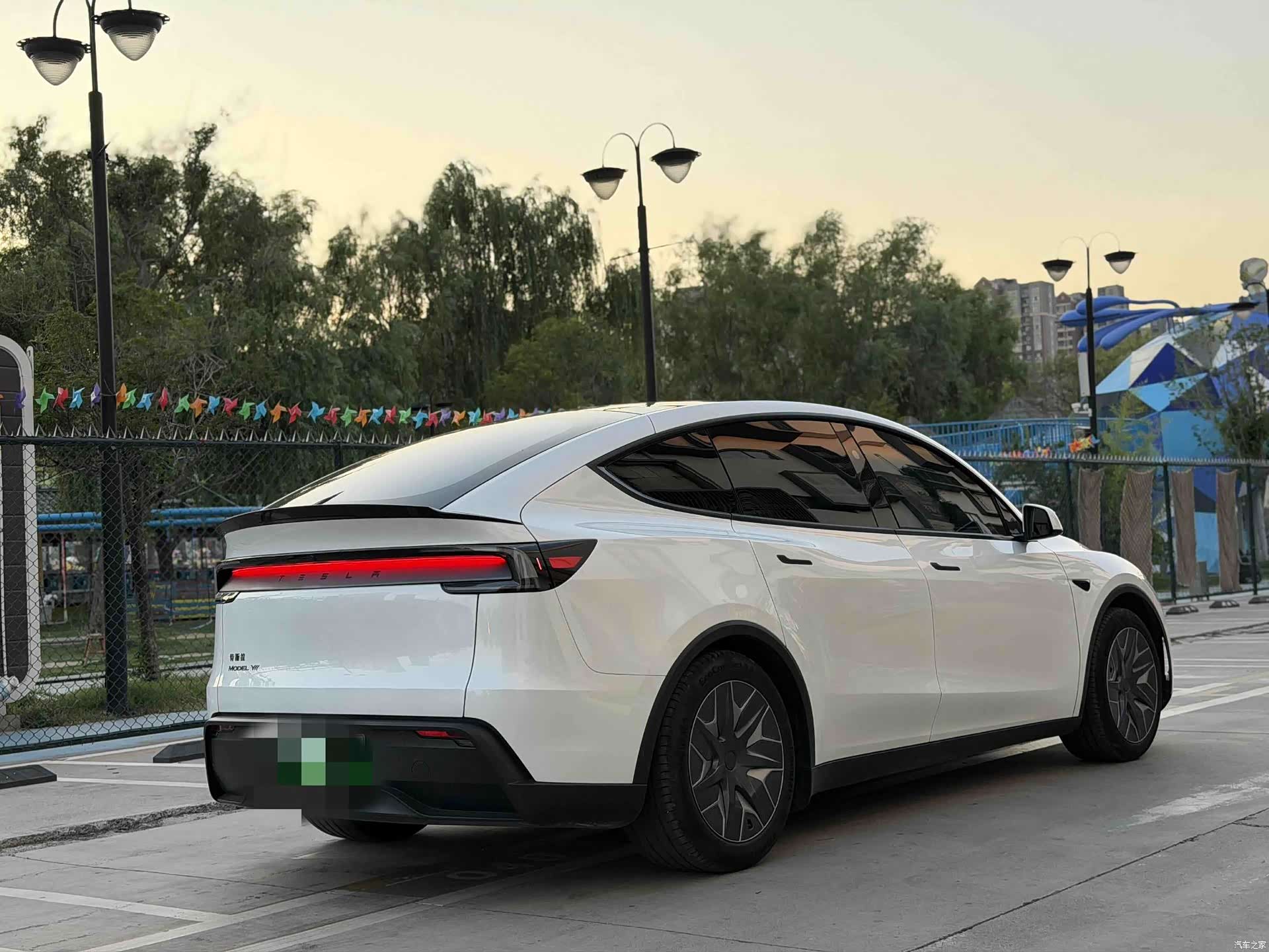Tesla Model Y, 2026 10