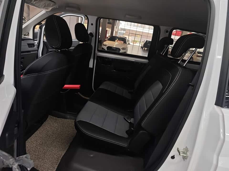 Wuling Wuling Hongguang PLUS Wuling Wuling Hongguang PLUS