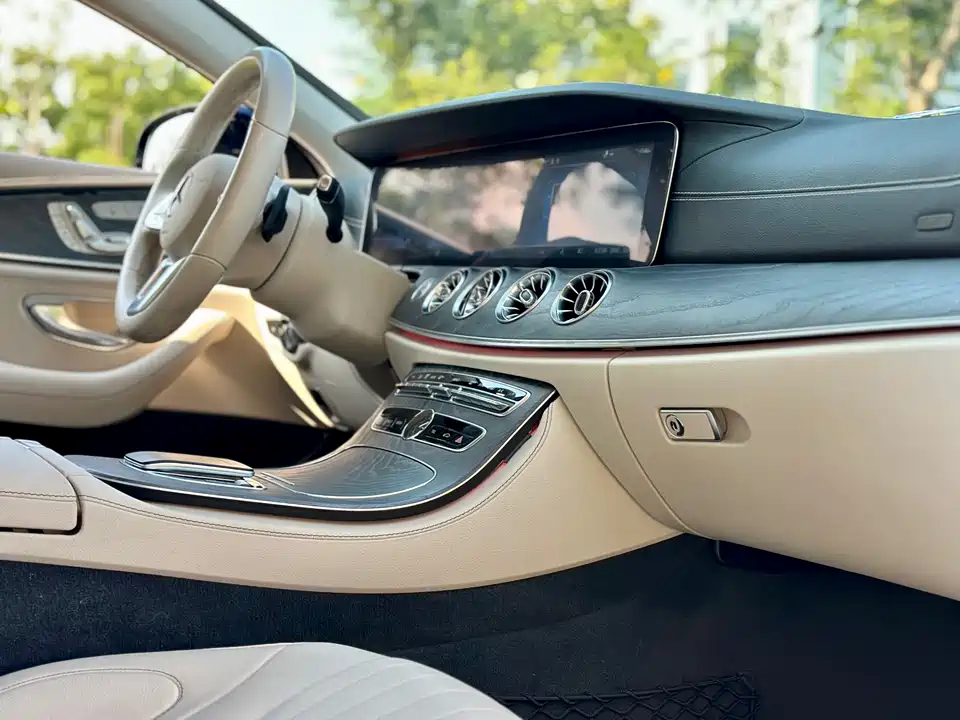 Mercedes-Benz CLS Mercedes-Benz CLS