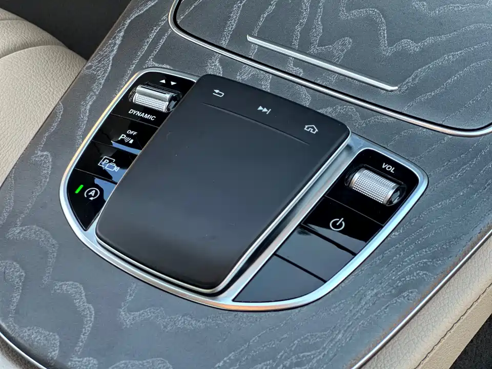 Mercedes-Benz CLS Mercedes-Benz CLS