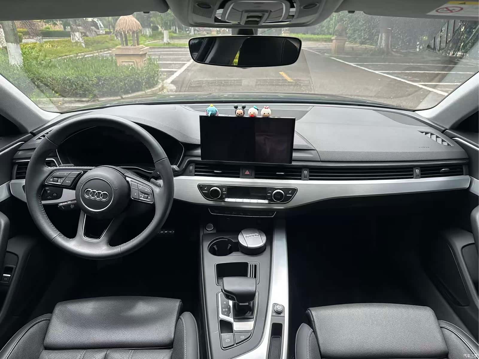 Audi A4L, 2020 все фото