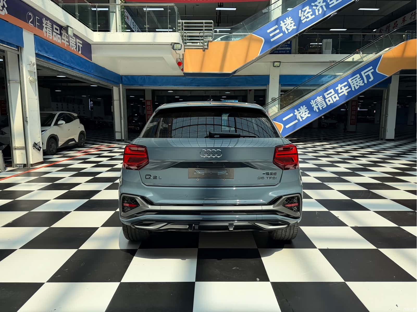 Audi Q2L, 2022 все фото