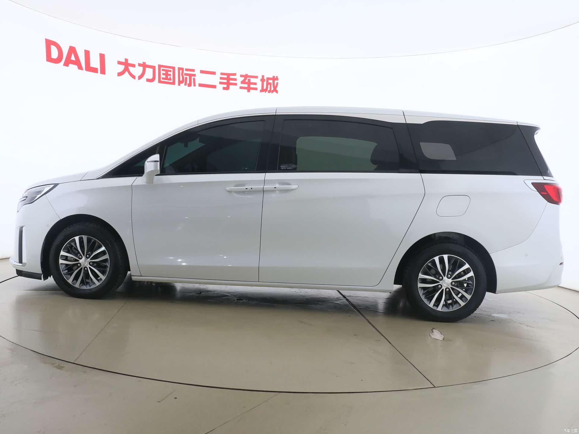 Buick GL8, 2021 4