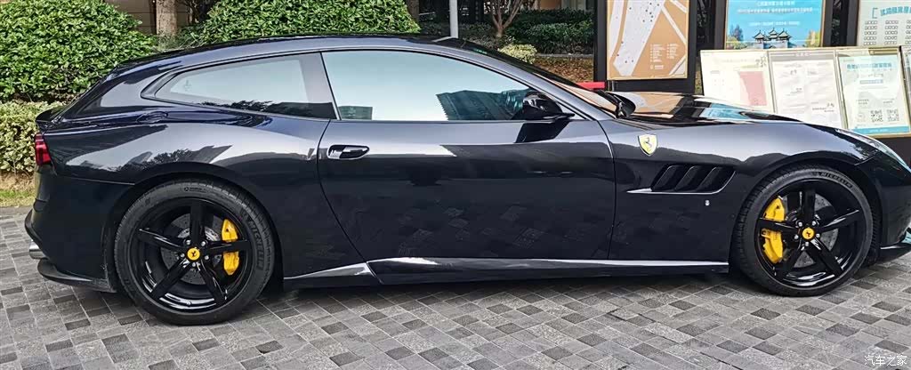 Ferrari GTC4Lus, 2018 4