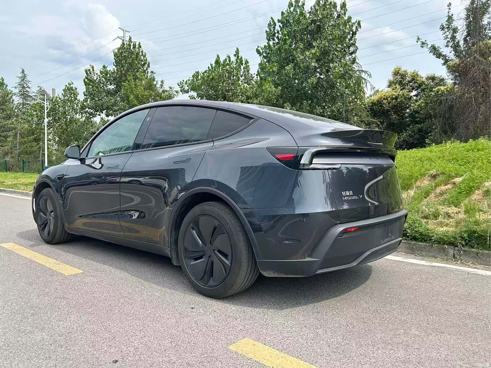 Tesla Model Y, 2025 9