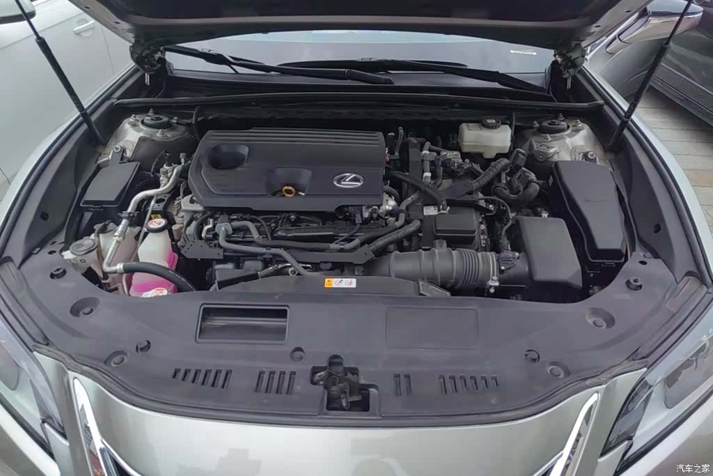 Lexus ES, 2023 10