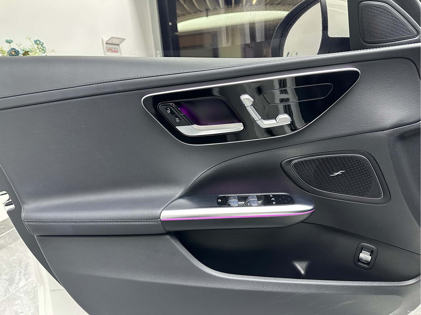 Mercedes-Benz C-Class, 2023 13