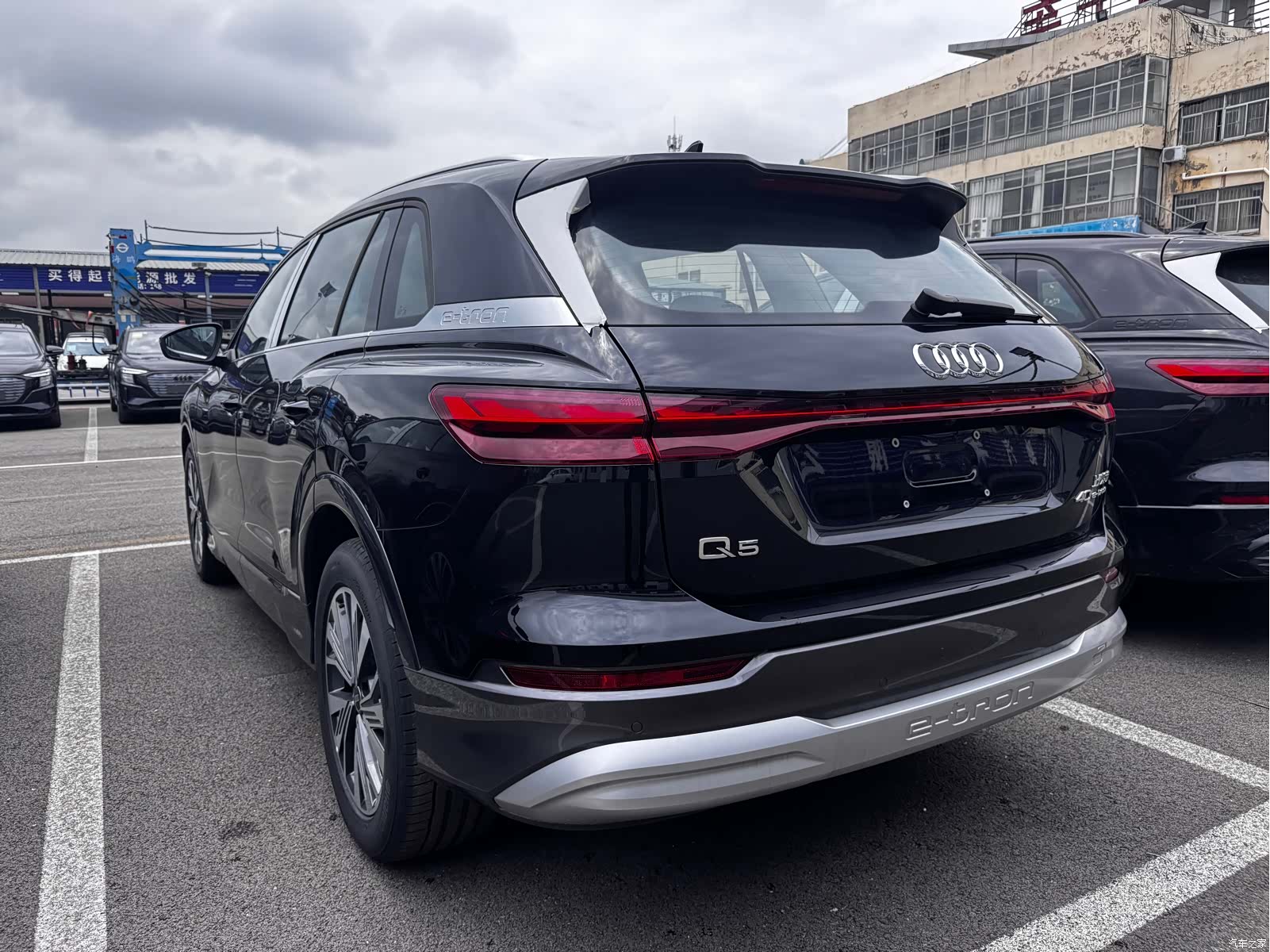 Audi Q5 e-tron, 1900 6
