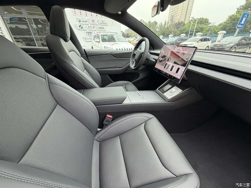 Tesla Model Y, 2026 12
