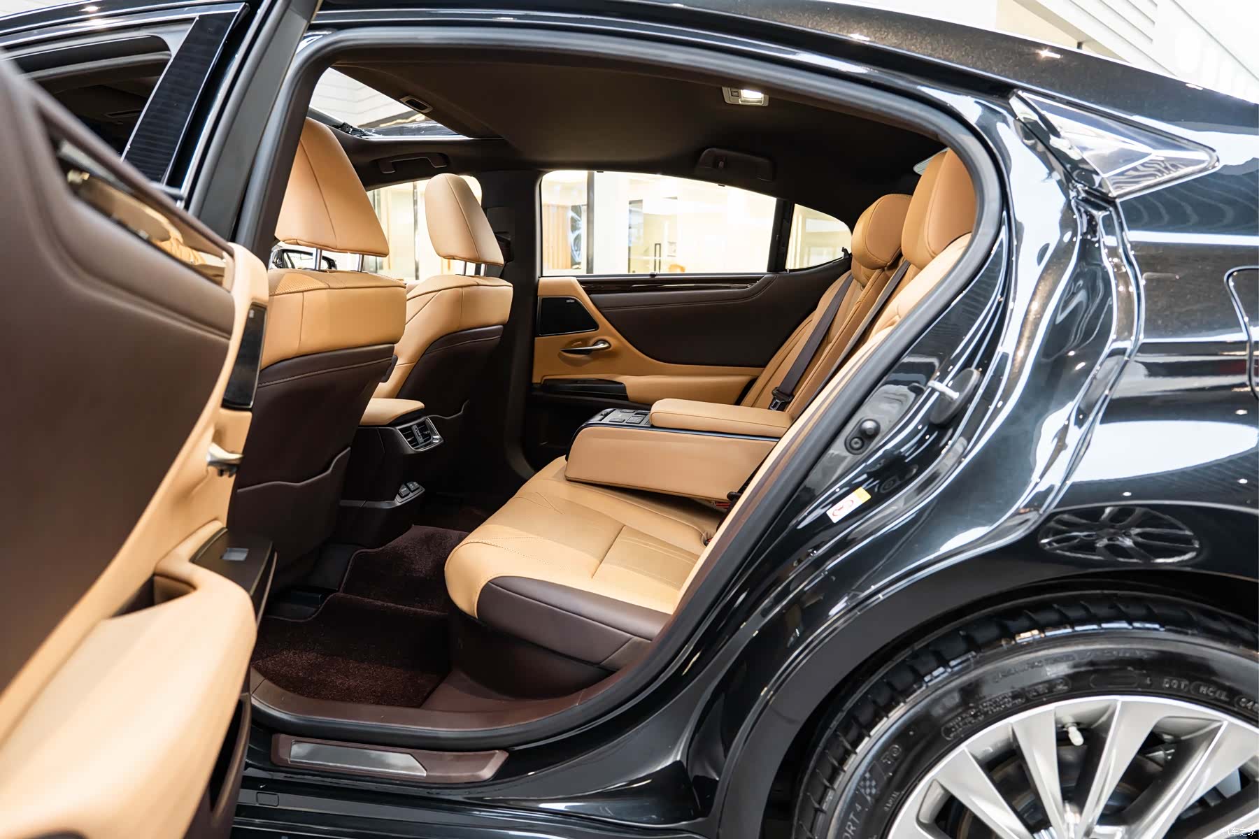 Lexus ES, 2019 11