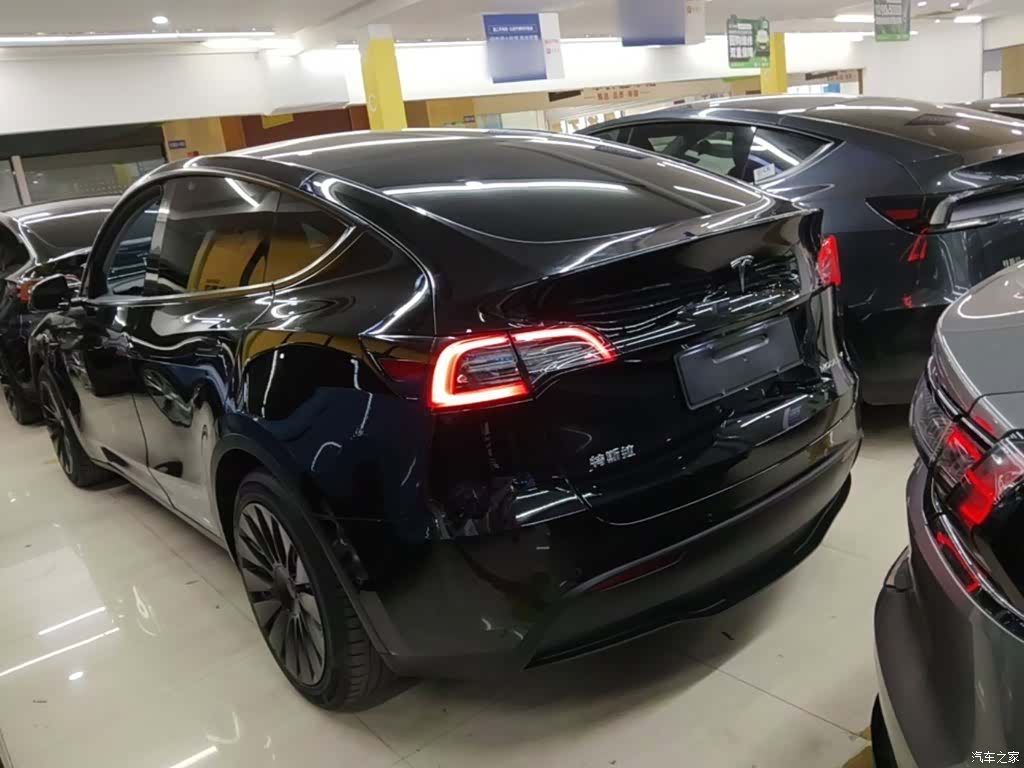Tesla Model Y, 2022 все фото