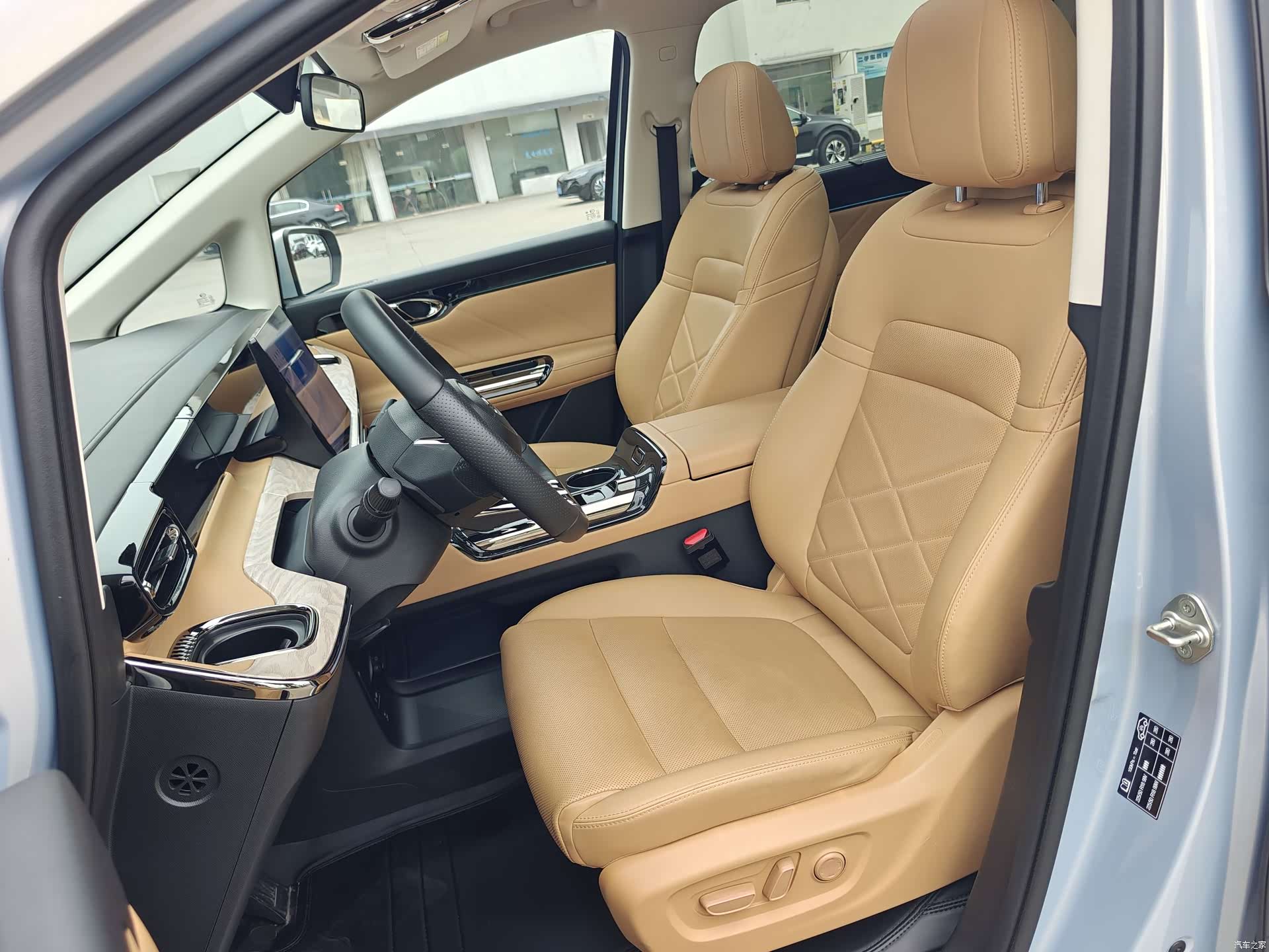 Trumpchi E8, 2024 11