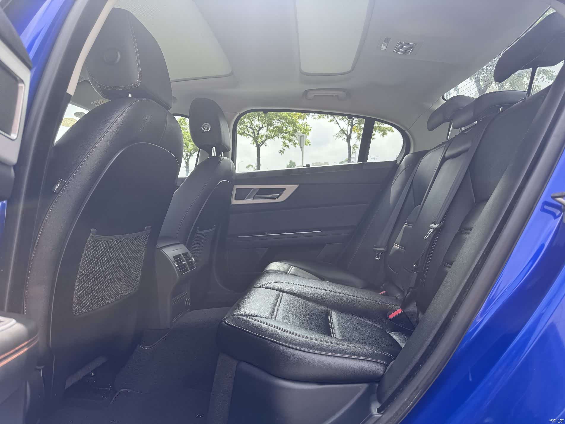 Land Rover XEL, 2018 13