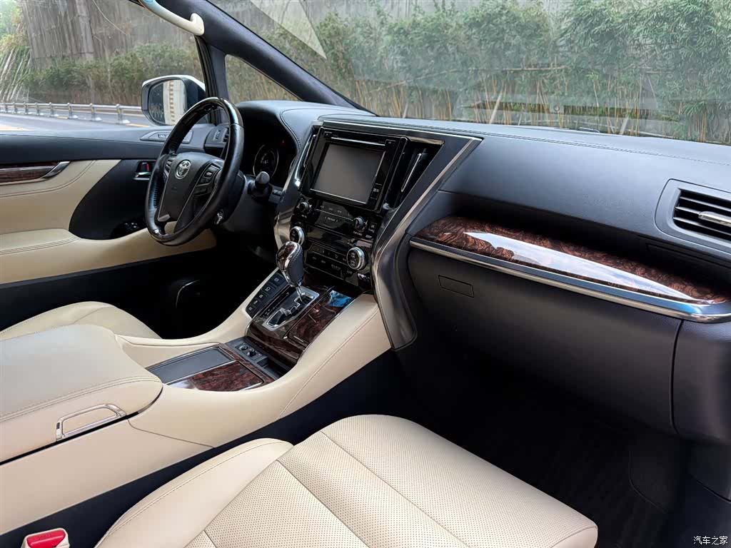 Toyota Alphard, 2019 24