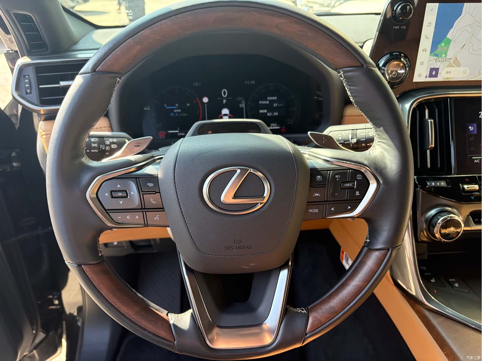 Lexus LX, 2025 10