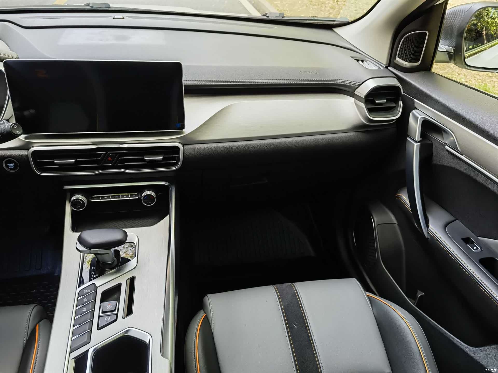Geely Coolray, 2023 10