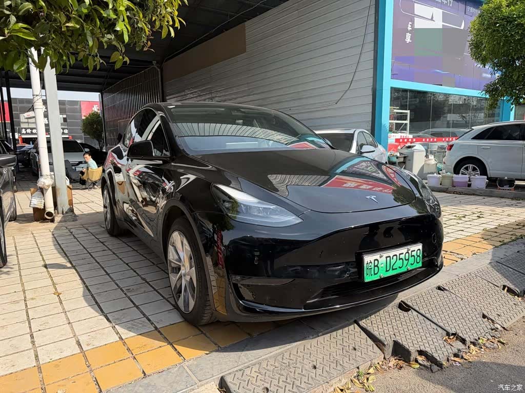 Tesla Model Y, 2022 3