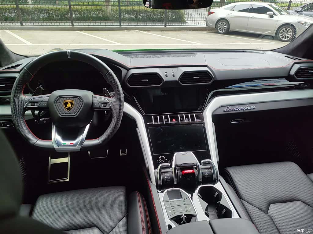 Lamborghini Urus, 2021 все фото