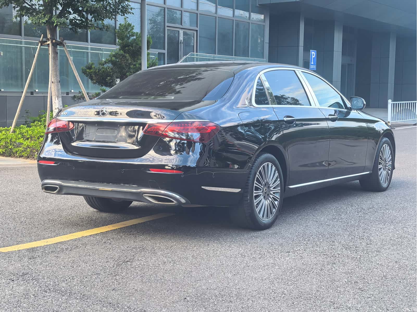 Mercedes-Benz E-Class, 2023 4