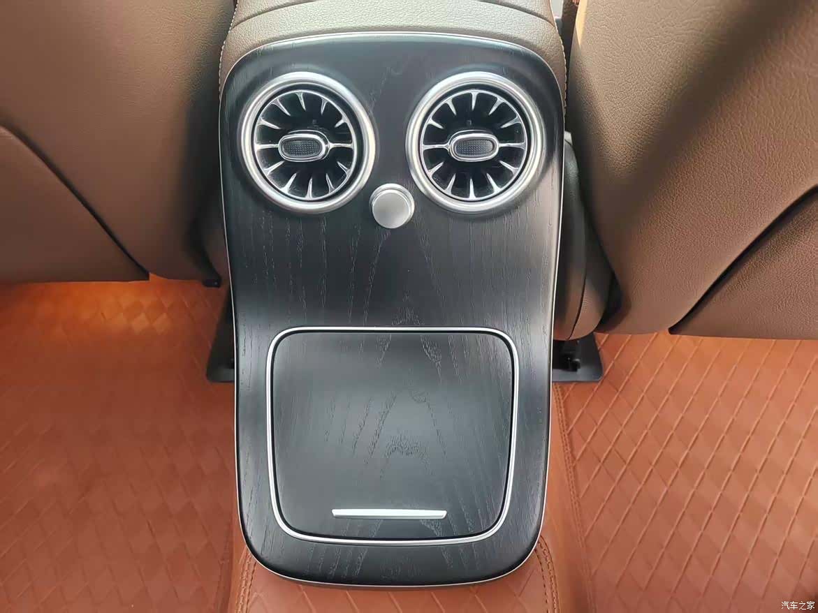 Mercedes-Benz E-Class, 2023 11
