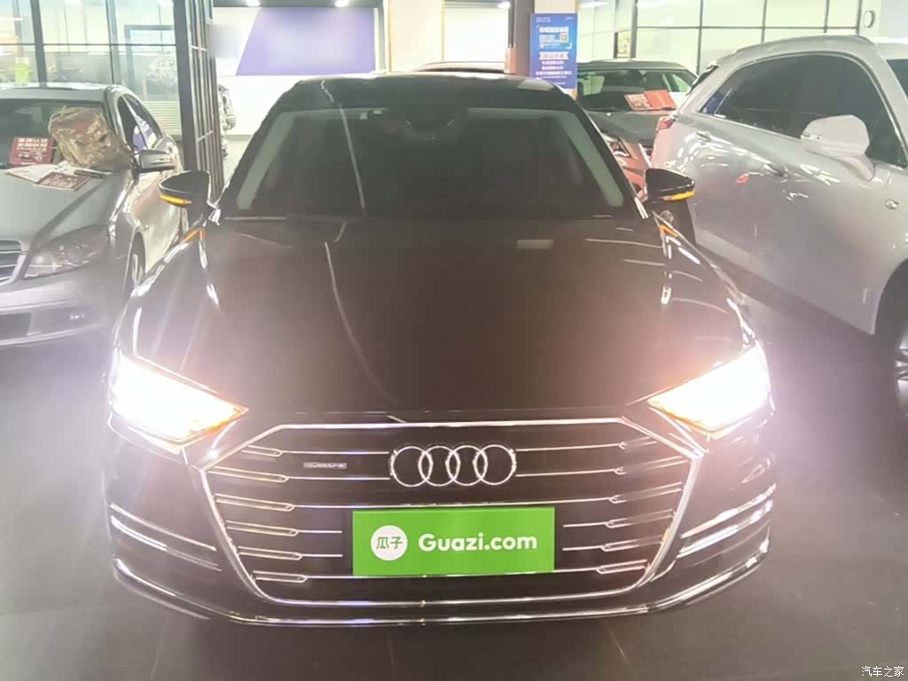 Audi A8L, 2022 3