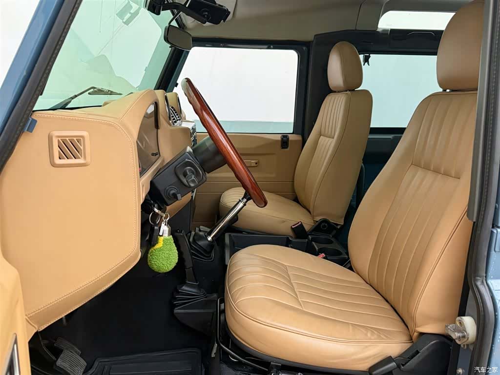 Land Rover Defender, 2011 6