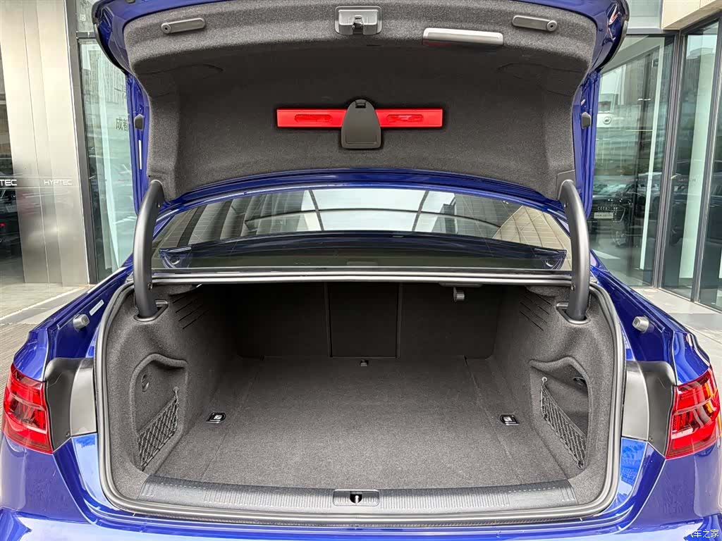 Audi A4L, 2020 9